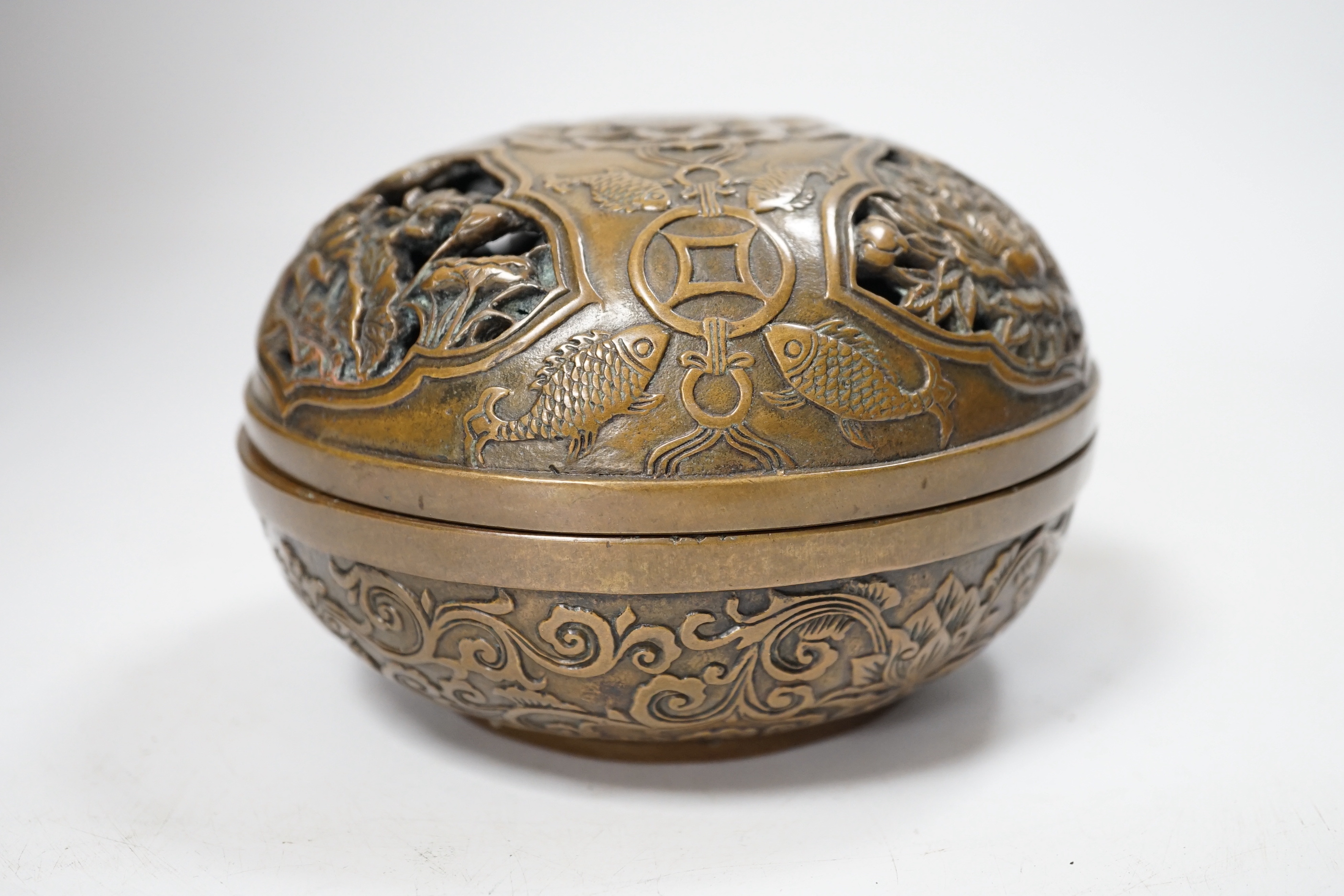 A Chinese circular cast bronze censer, 13.5cm diameter